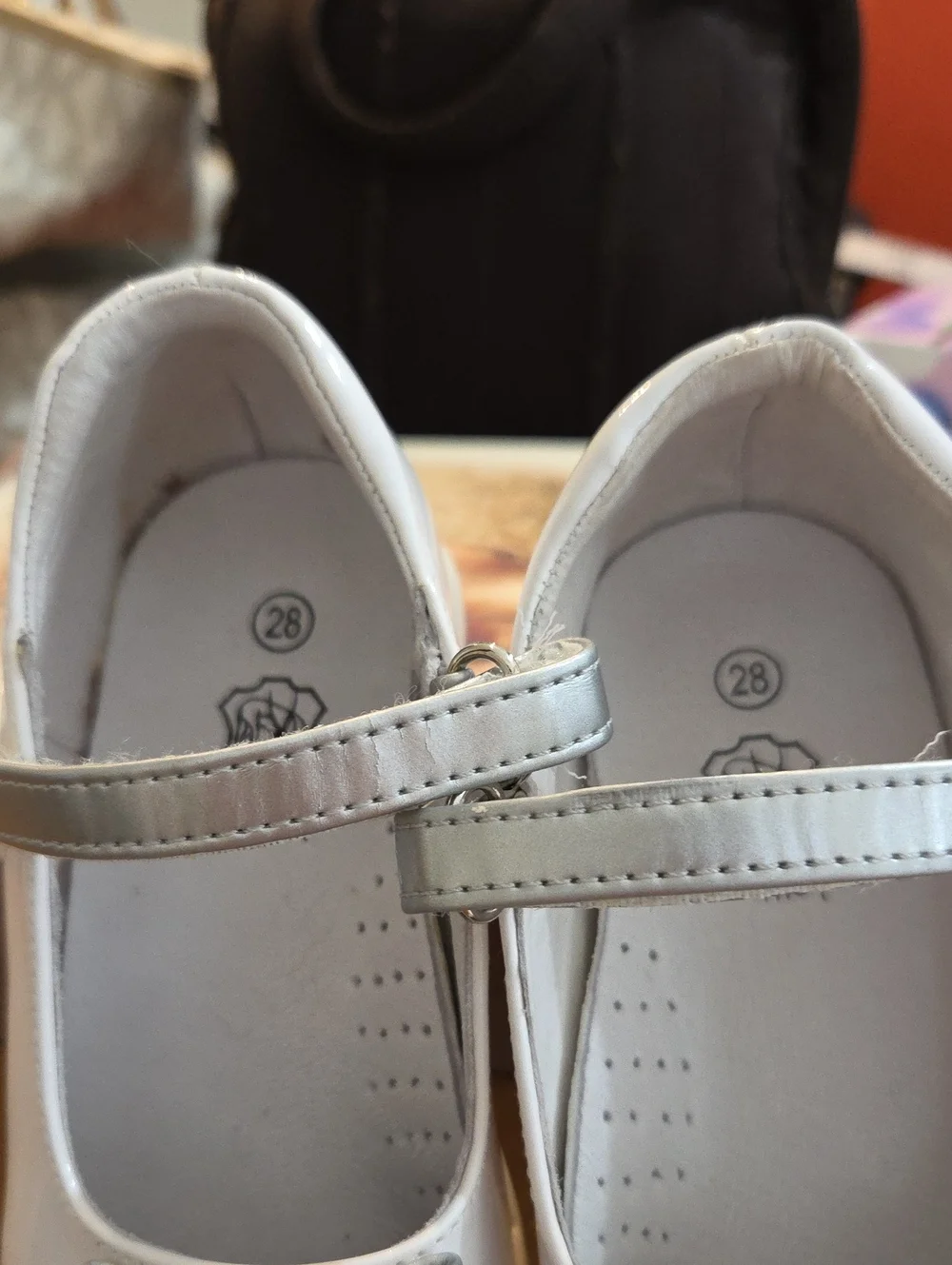 Vintage European Size 28 Girls' White Mary Jane Shoes with Bow